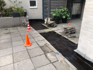 Galerij lekkage opgelost met vloeibare dakbedekking genaamd Liquid rubber.